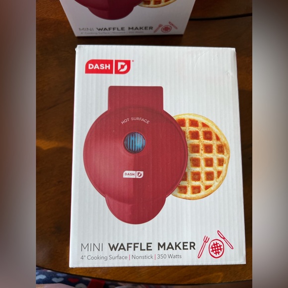 Dash Dining Dash Mini 4 Waffle Maker Non Stick 35 Watts Red Brand
